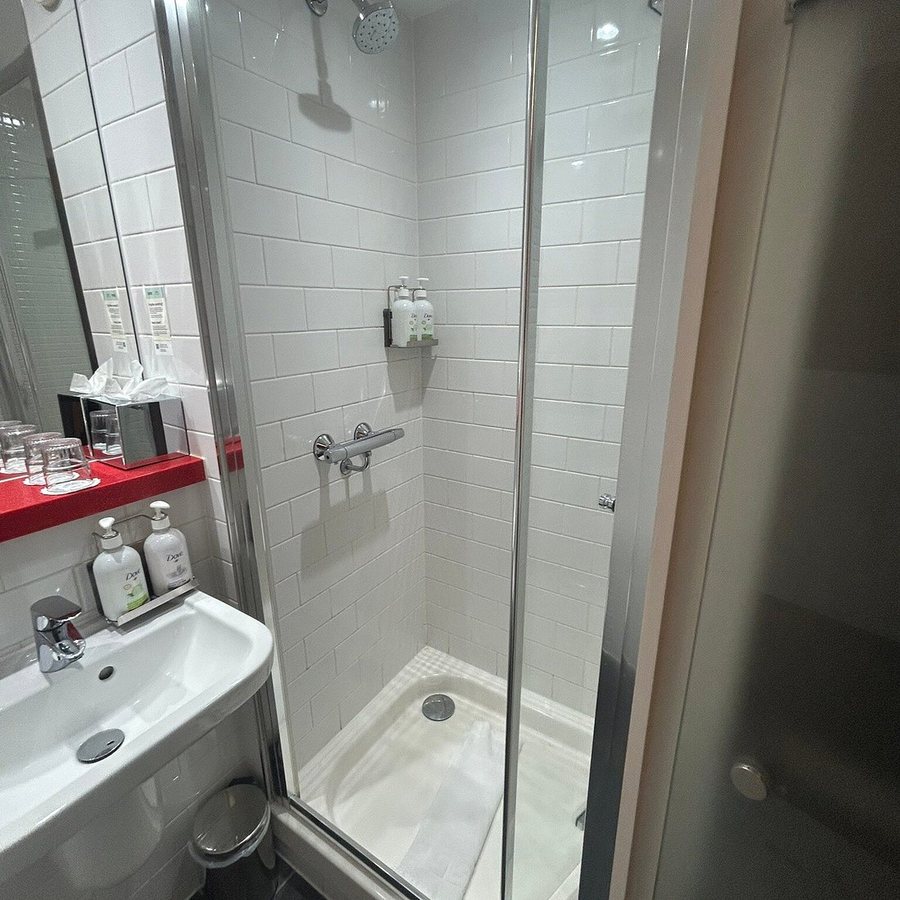 Garner Hotel Edinburgh Haymarket — Bathroom