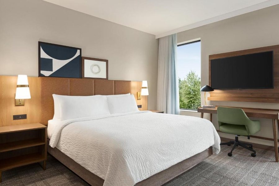 Garner Hotel Greenville East by IHG — Guest room