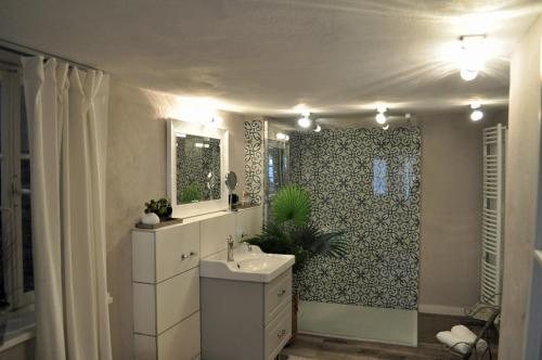 Gastehaus Hofgarten Rosa — Bathroom