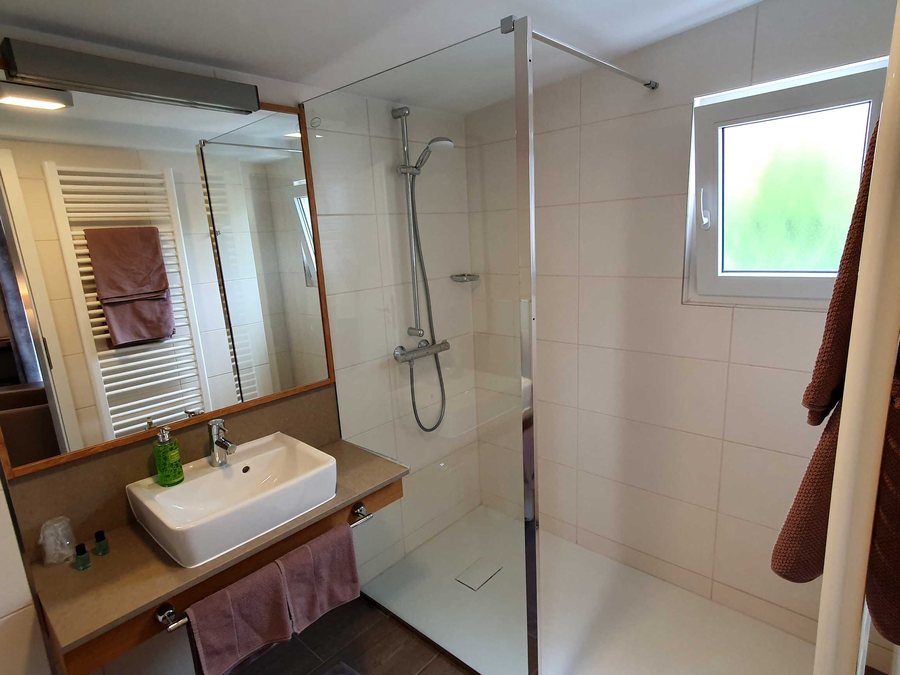 Gasthaus Hotel Drei Lilien — Bathroom