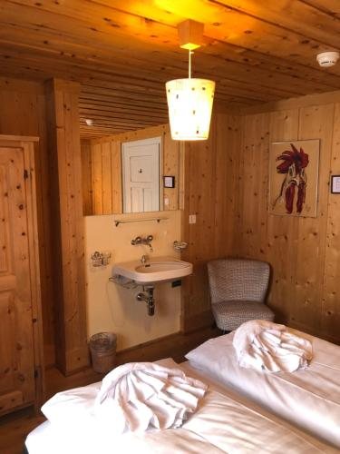 Gasthaus Spinas — Bathroom