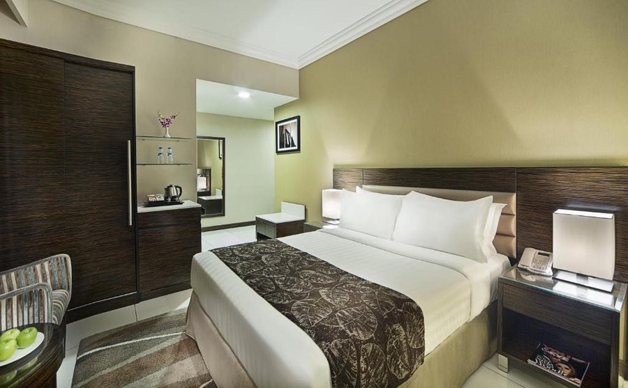 Gateway Hotel — Guest room