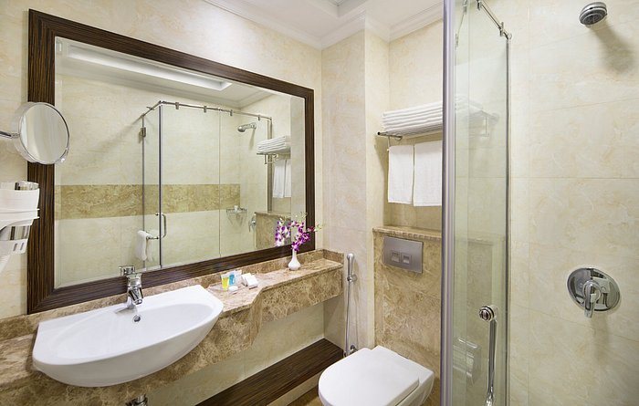 Gateway Hotel Hong Kong — Bathroom