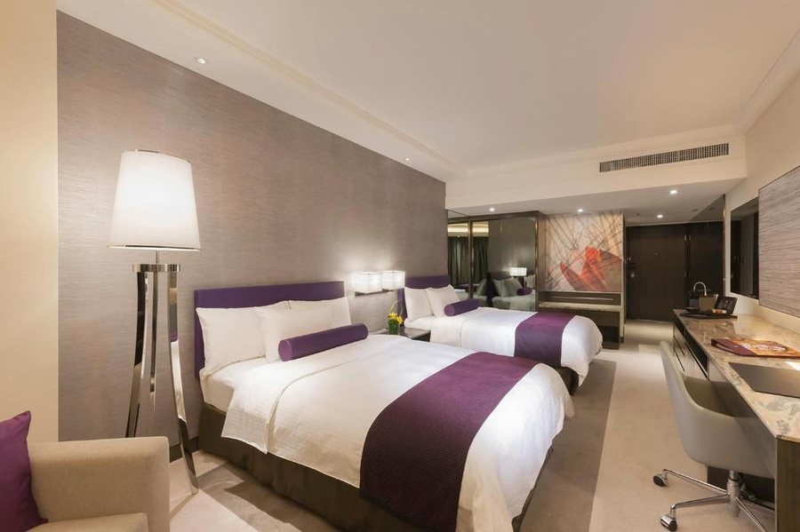 Gateway Hotel Hong Kong — Guest room