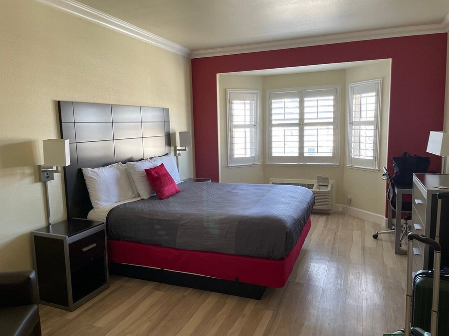 Gateway Inn — Guest room