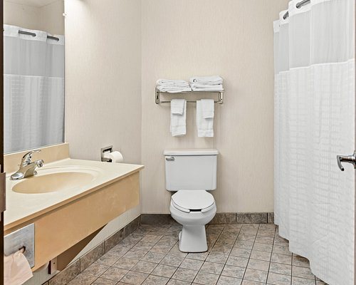 Gateway Motel — Bathroom