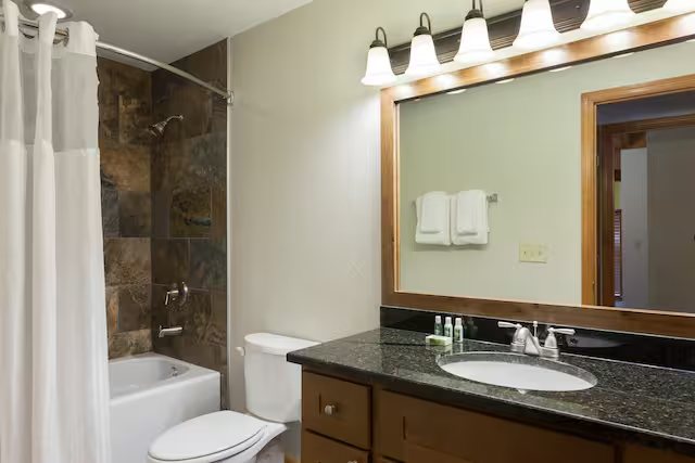 Gatlinburg Falls Resort — Bathroom
