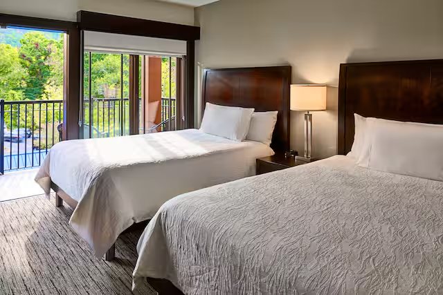 Gatlinburg Towers — Guest room