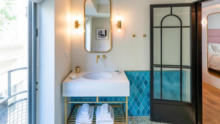 Gatsby Athens — Bathroom