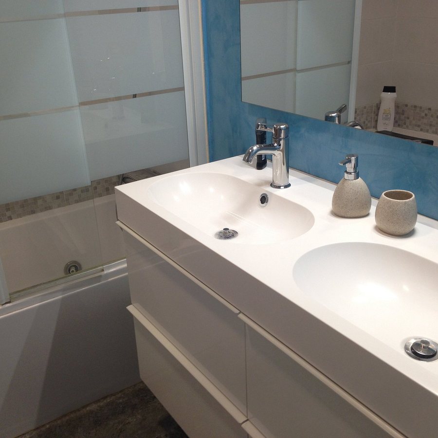 Gaudi s Nest Barcelona Catalonia — Bathroom