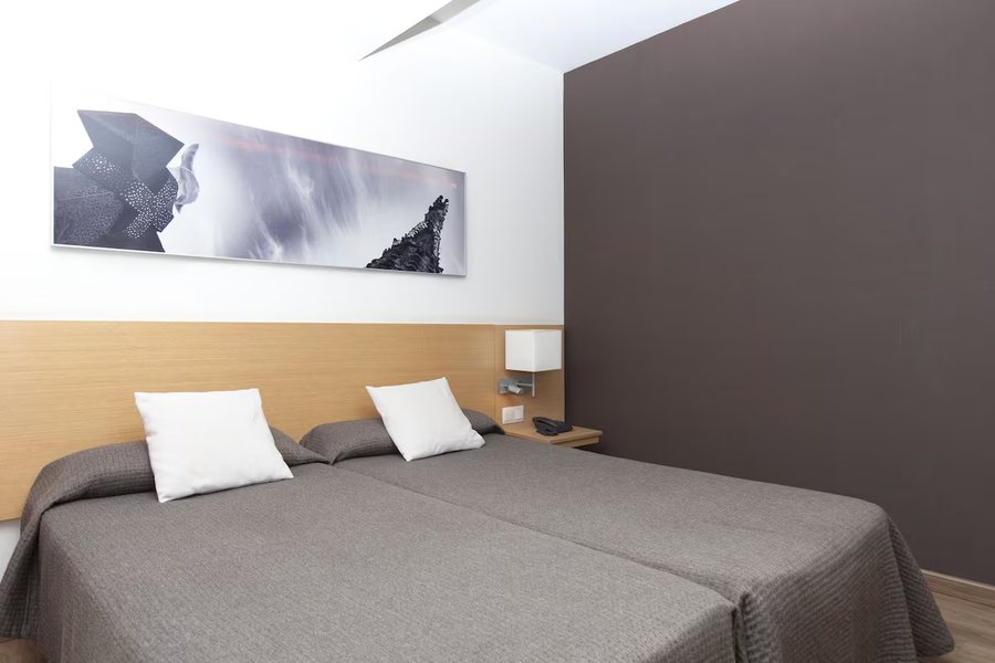 Gaudi Sagrada Familia Barcelona Catalonia — Guest room