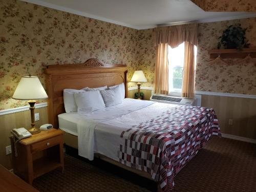 Gazebo Inn — Guest room