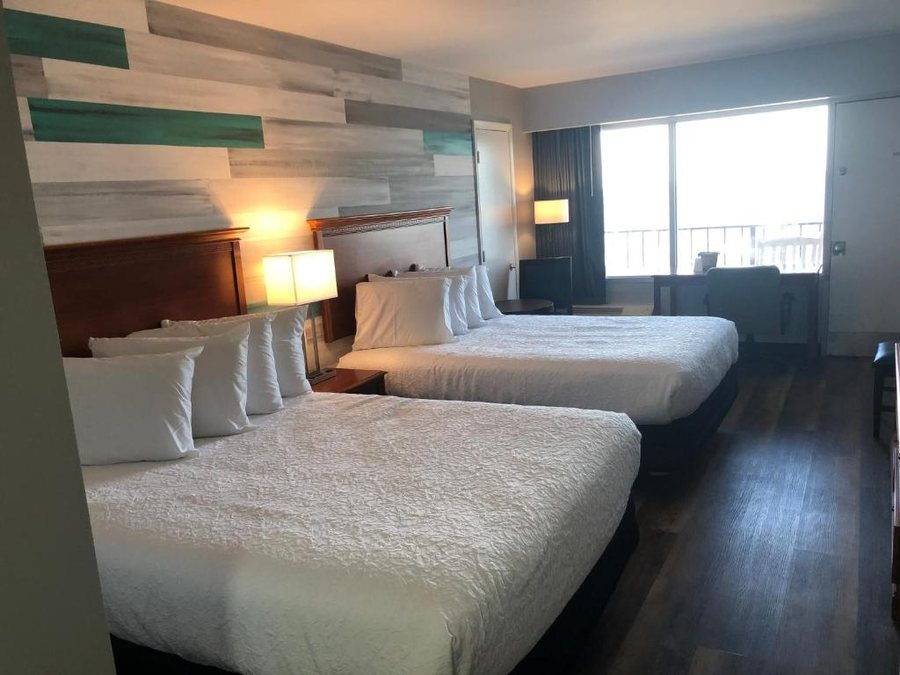 Gazebo Inn Oceanfront — Guest room