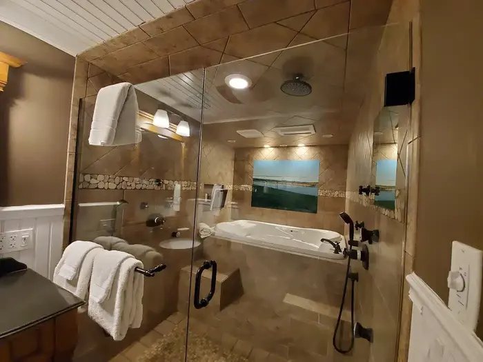 Gazebo Inn Ogunquit — Bathroom