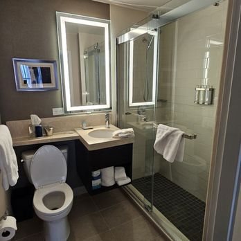 Geary Parkway Motel — Bathroom