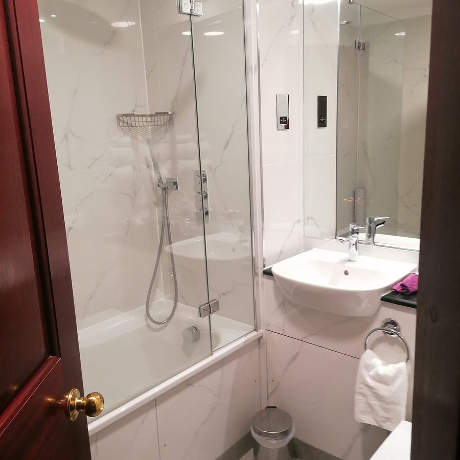 Gem Fitzrovia Hotel — Bathroom