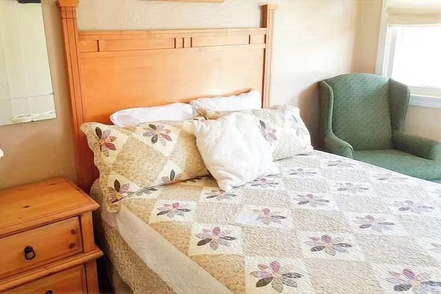 Gena s Sierra Inn And Restaurant — Guest room