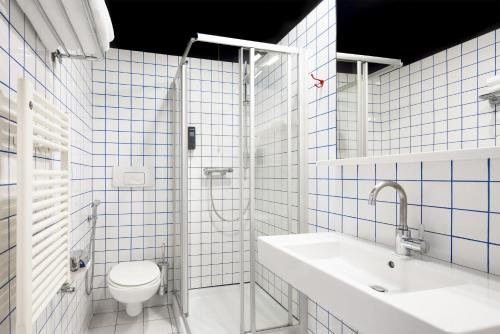 Generator Rome — Bathroom