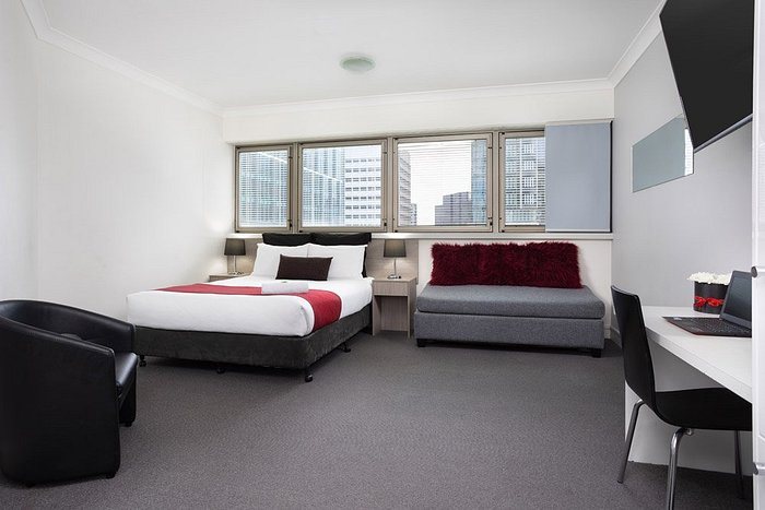 George Hotel Brisbane — Guest room