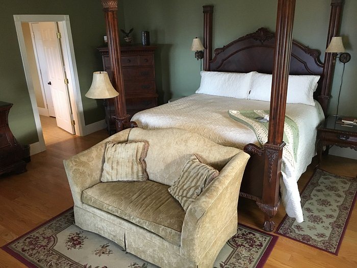 George Washington Inn — Guest room