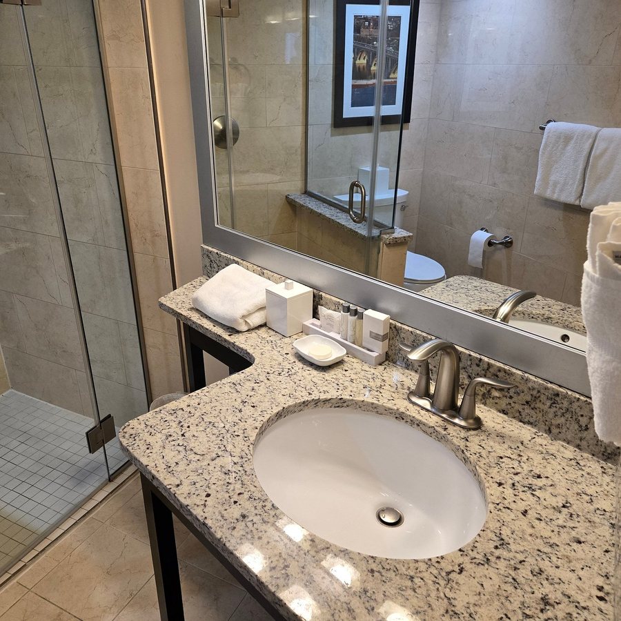 Georgetown Hill Inn — Bathroom