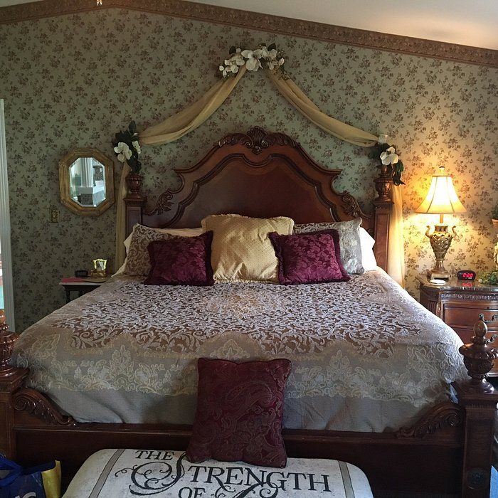 Georgian Manner — Guest room