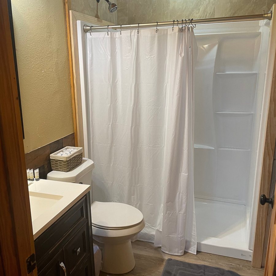 Geronimo Creek Retreat — Bathroom