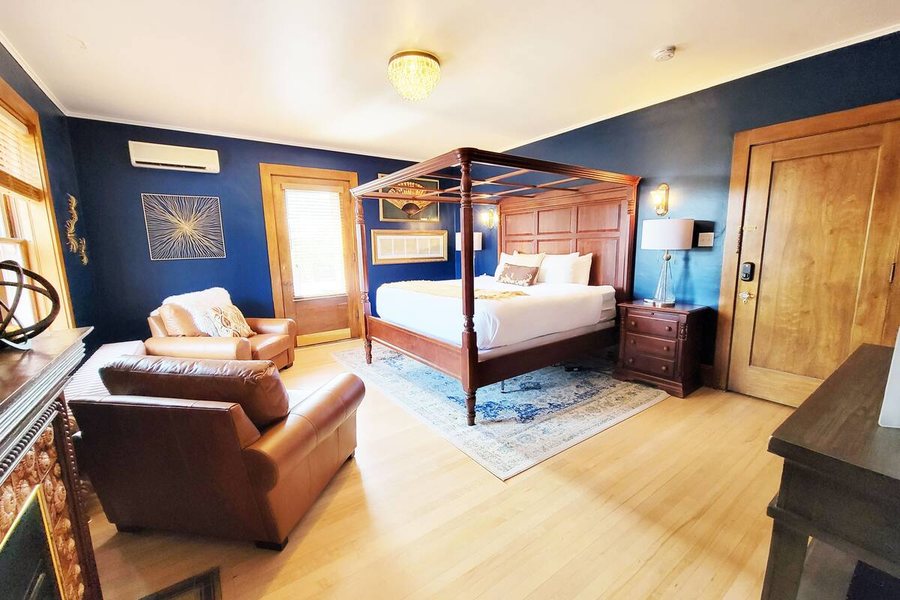 GG Barnum Mansion Boutique Collection by Heirloom — Guest room