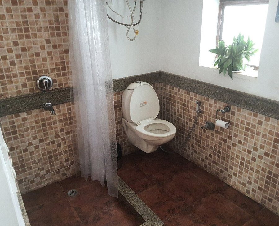 GG Bed and Breakfast — Bathroom