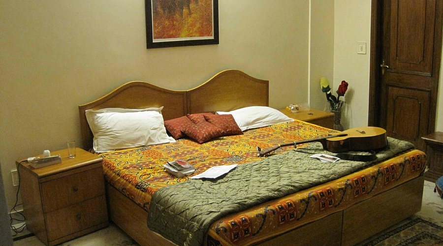GG Bed and Breakfast — Guest room
