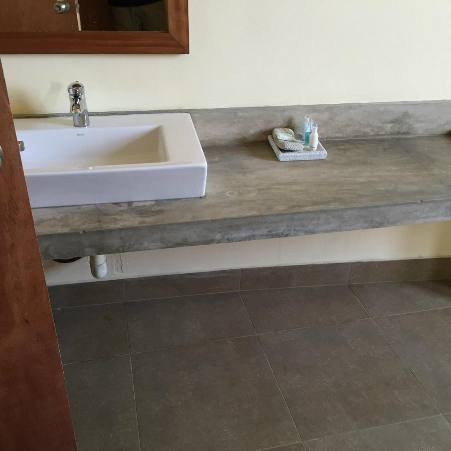 Giman Free Beach Resort — Bathroom