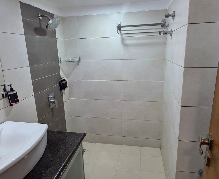 Ginger Ahmedabad Changodar — Bathroom