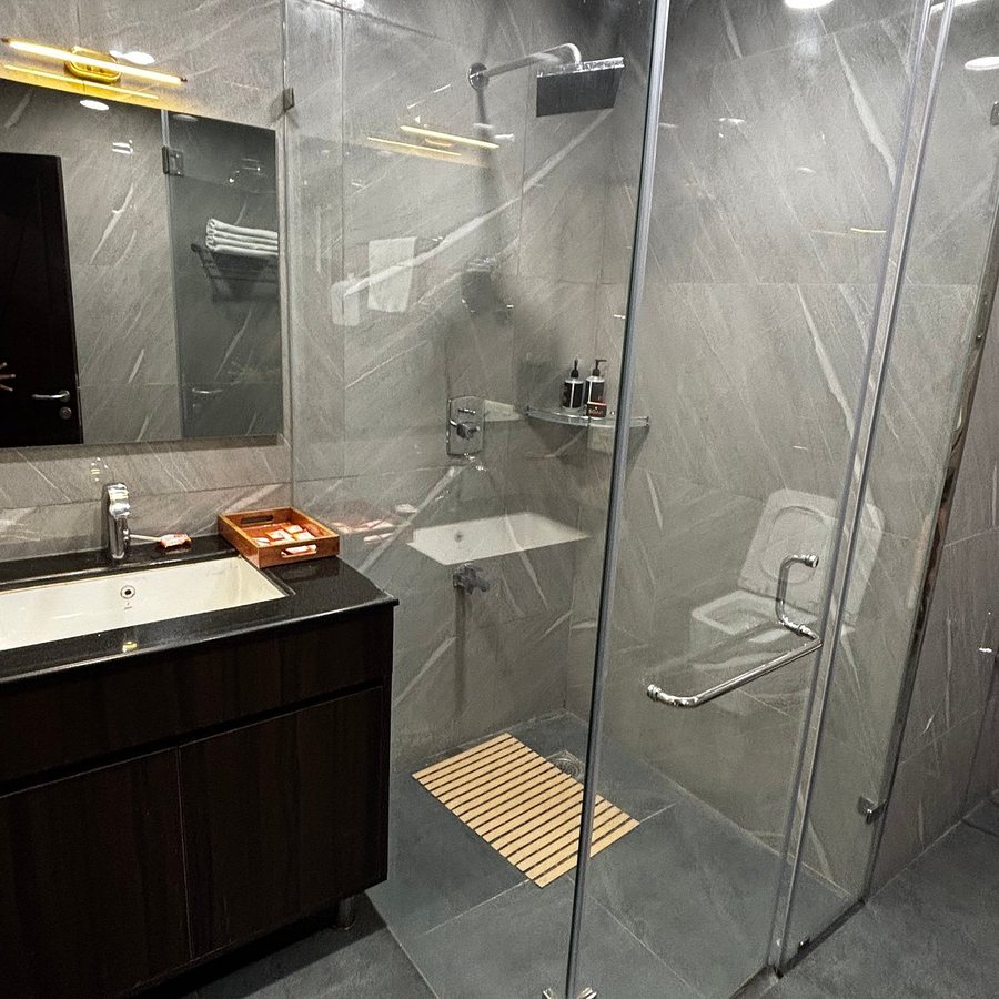 Ginger East Delhi — Bathroom