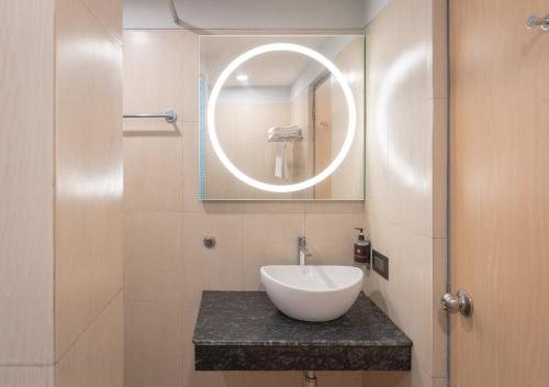 Ginger Mumbai Andheri MIDC — Bathroom