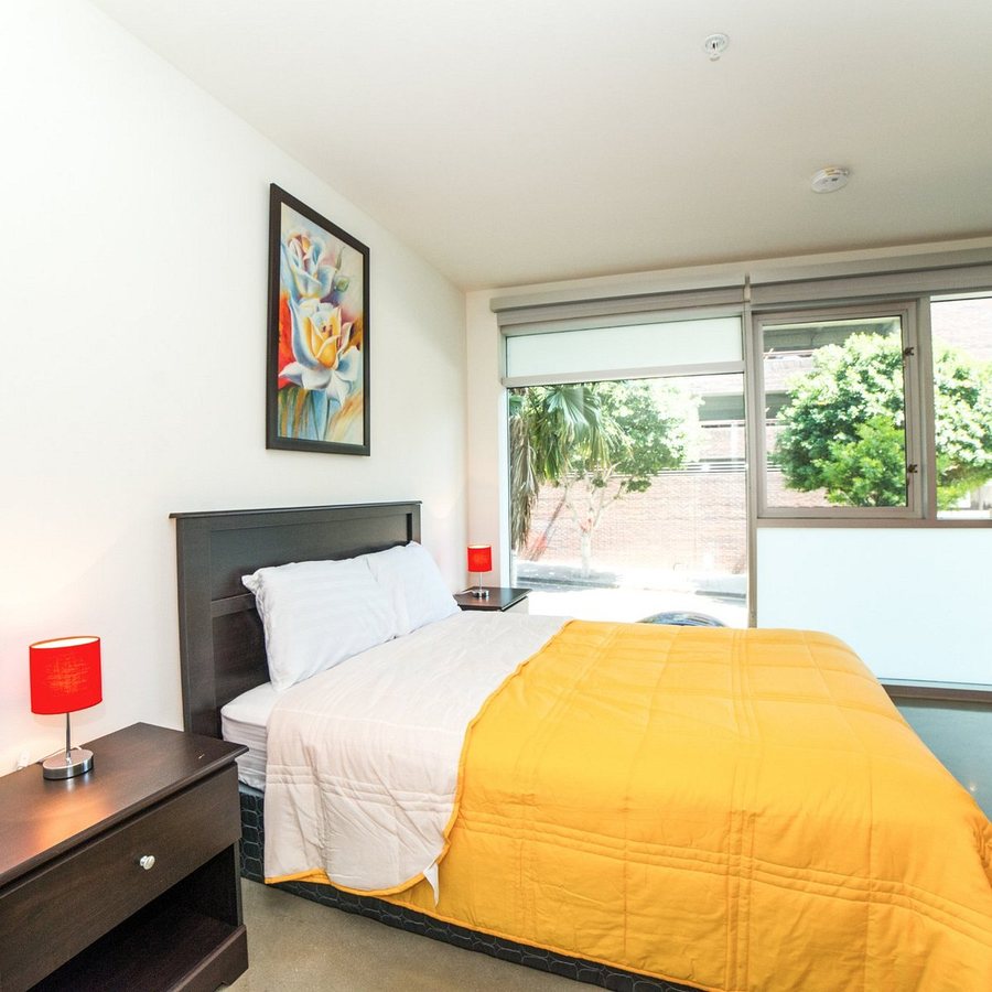 Ginosi C Allen Suites Los Angeles California — Guest room