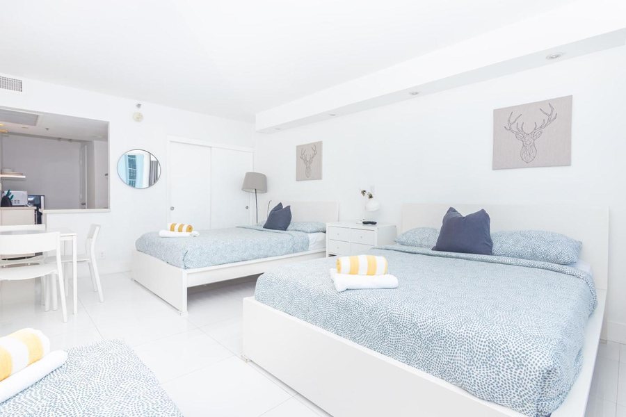 Girasole Suites Miami Beach Florida — Guest room