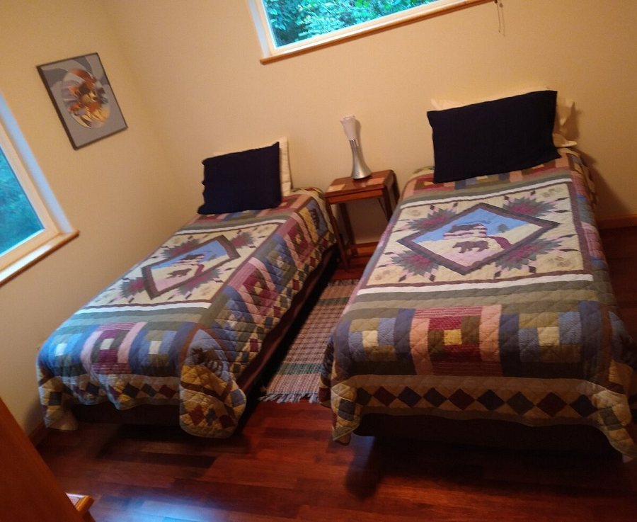 Glacier Creek Lodge — Guest room