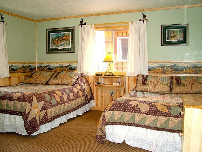 Glacier Haven Inn — Guest room