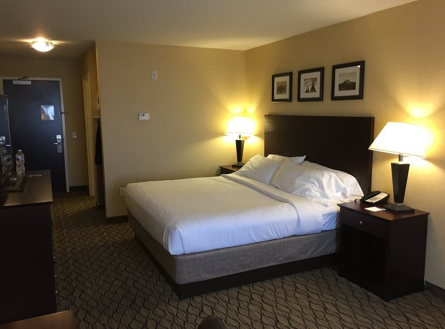 Glacier Peaks Hotel Casino — Guest room