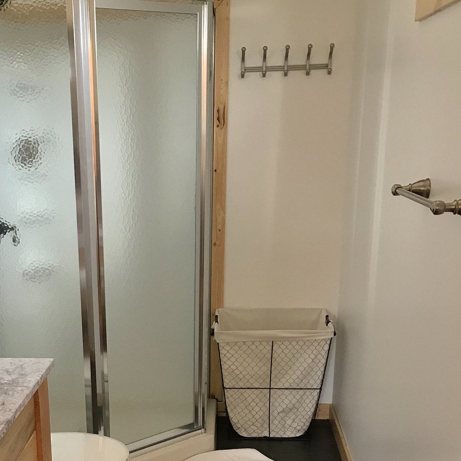 Glacier Trailhead Cabins — Bathroom