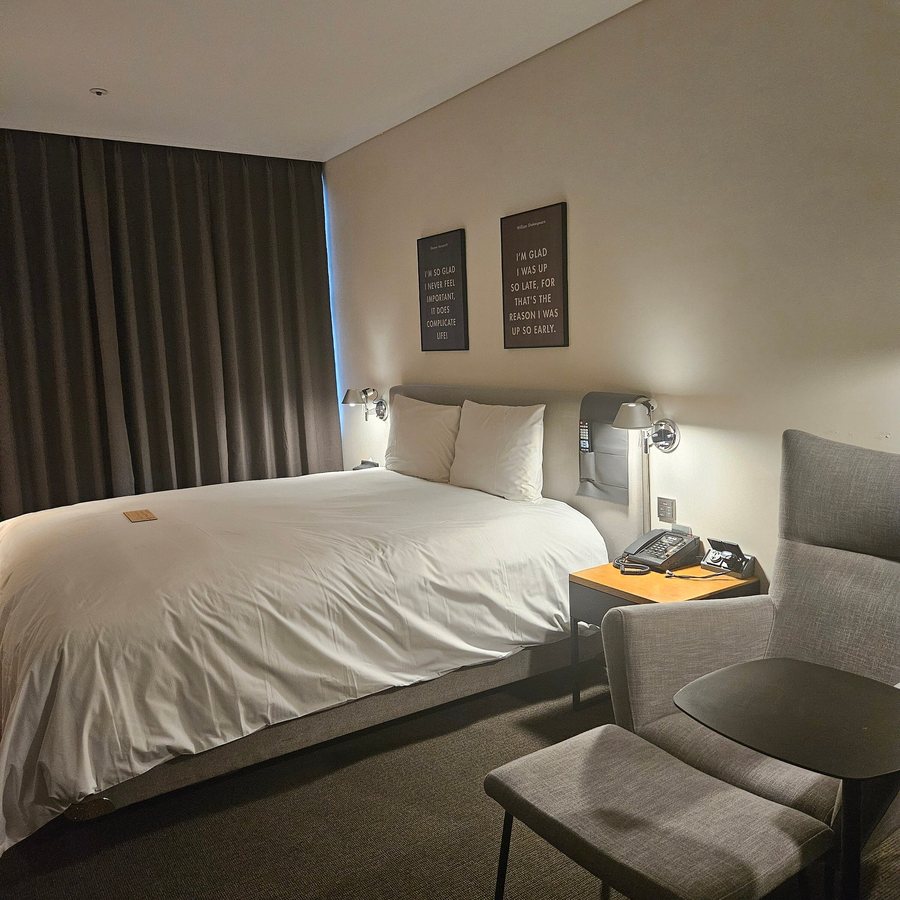 GLAD Mapo Seoul — Guest room