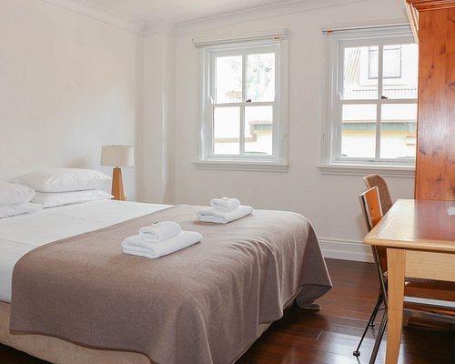 Glasgow Arms Hotel — Guest room