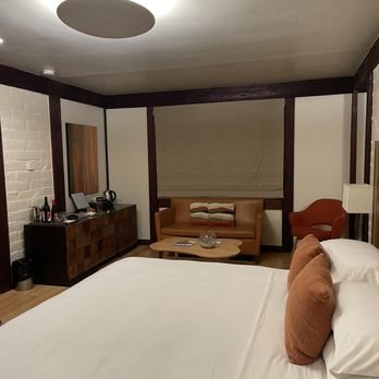 Glen Oaks Big Sur — Guest room