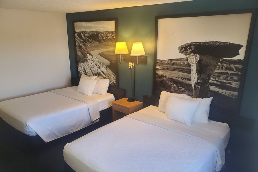 Glendive Lodge — Guest room