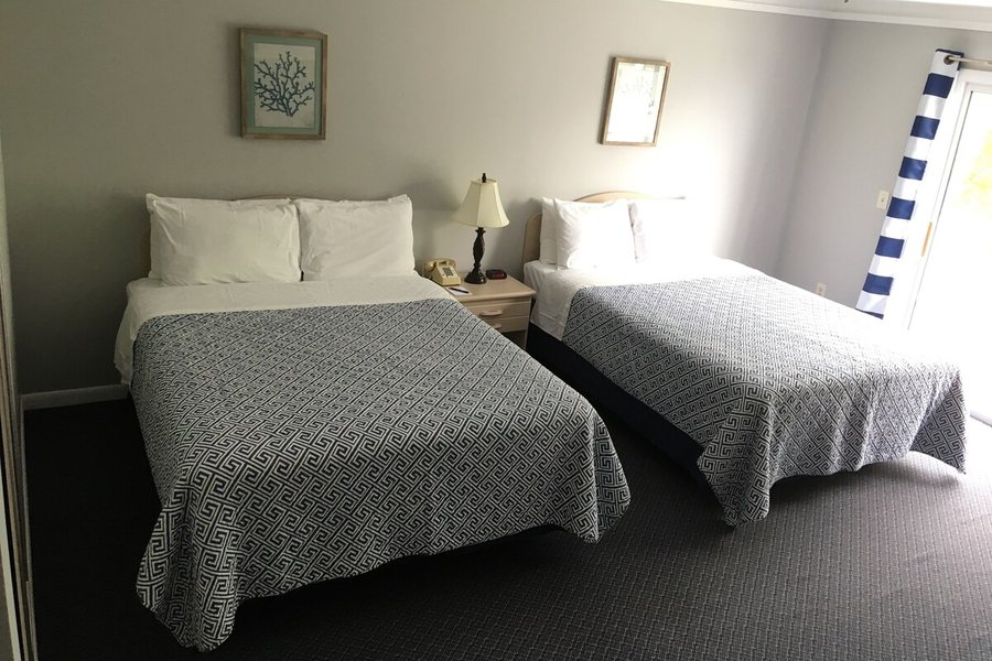 Glenmoor by the Sea — Guest room