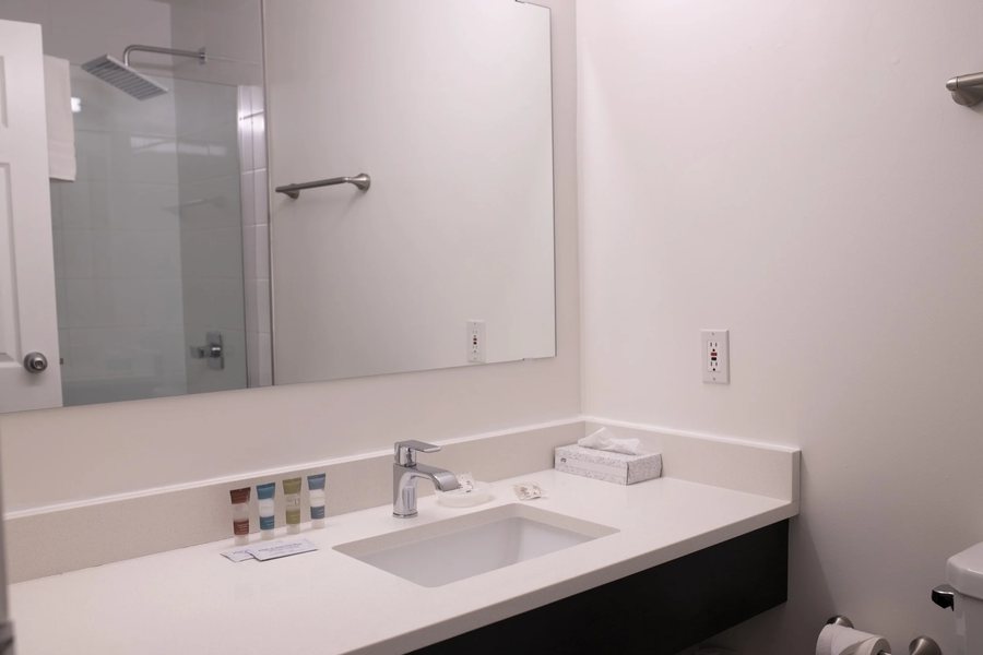 Glenora Inn Distillery — Bathroom