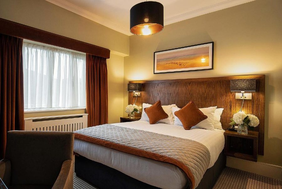 Glenroyal Hotel — Guest room