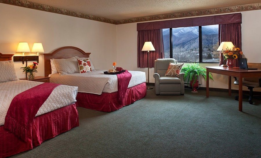 Glenwood Canyon Resort — Guest room