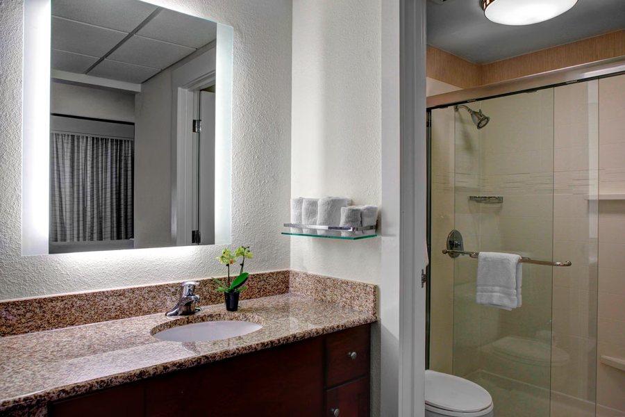 Glidden House — Bathroom