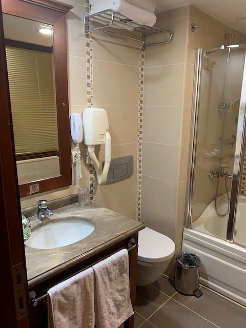 GLK PREMIER Acropol Suites Spa Istanbul — Bathroom